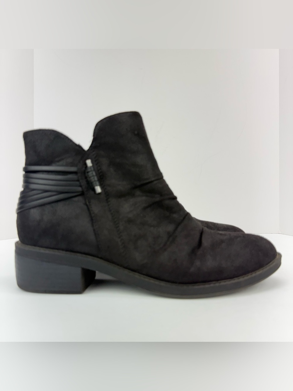 Baretraps size 8.5W Women’s Black Faux Suede Slouchy Ruched Ankle Booties